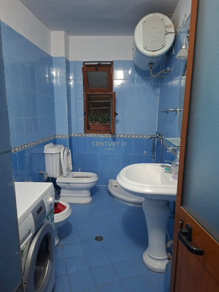 Apartament 3+1 per qira , Prane Shkolles "Osman Myderizi"
