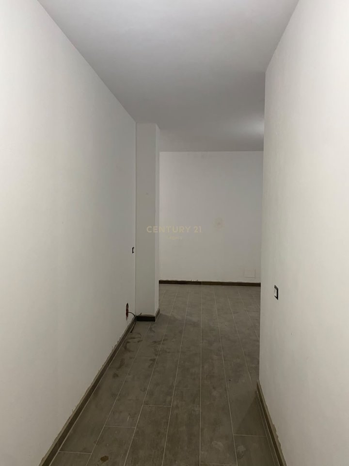 Apartament /Zyre 2+1+2+2 per qira Bulevardi i Ri , Kompleksi Ndregjoni