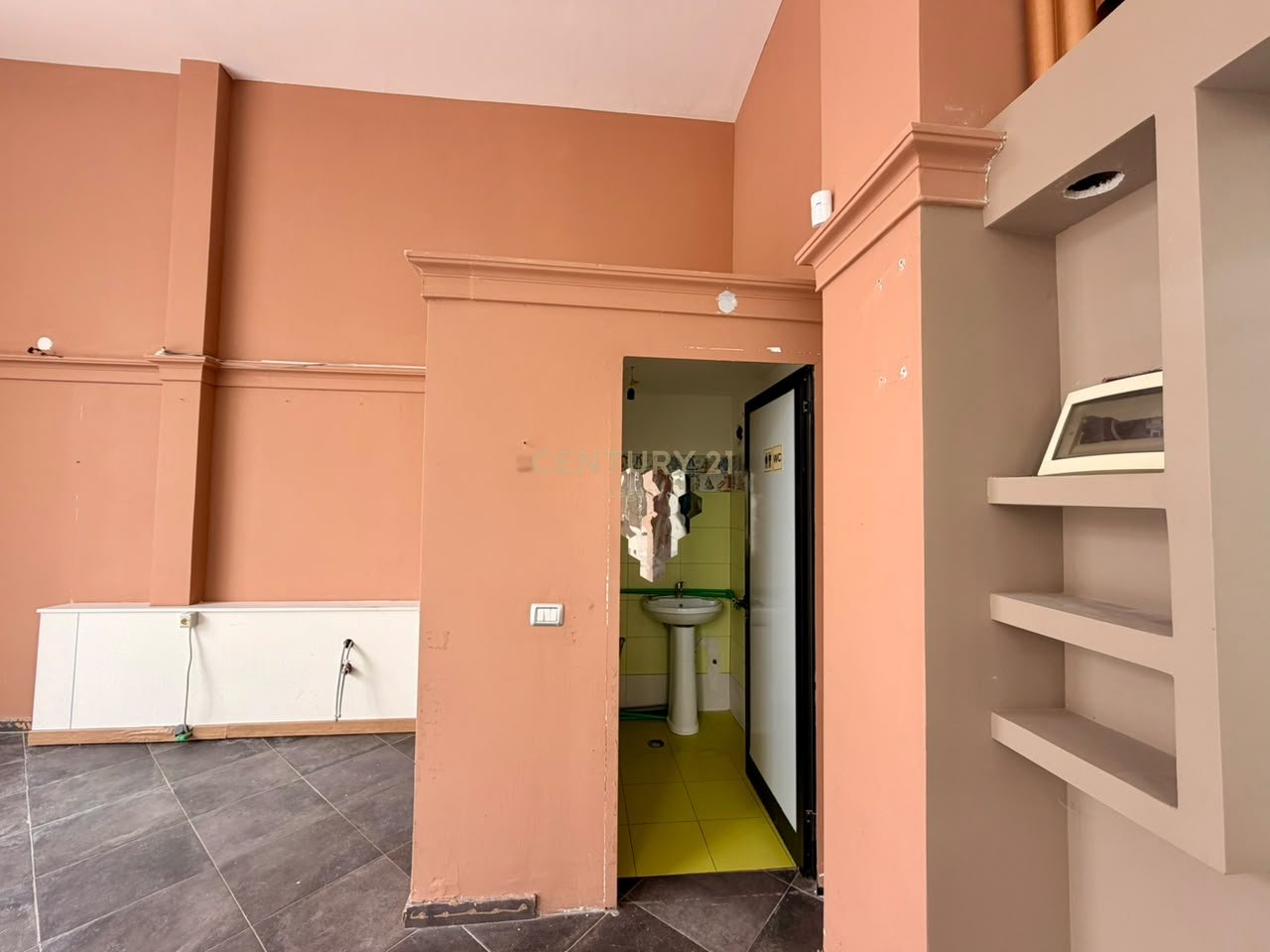 🏢 IN AFFITTO – UNITÀ COMMERCIALE FRONTE STRADA 📍FRESK