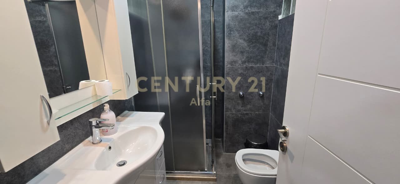 Apartament me qira 3+1+3 + nje post parkimi pranë Kompleksit Delijorgji