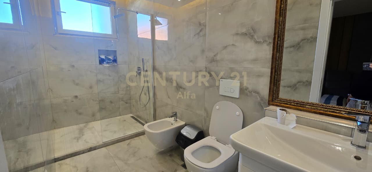 Apartament me qira 3+1+3 + nje post parkimi pranë Kompleksit Delijorgji