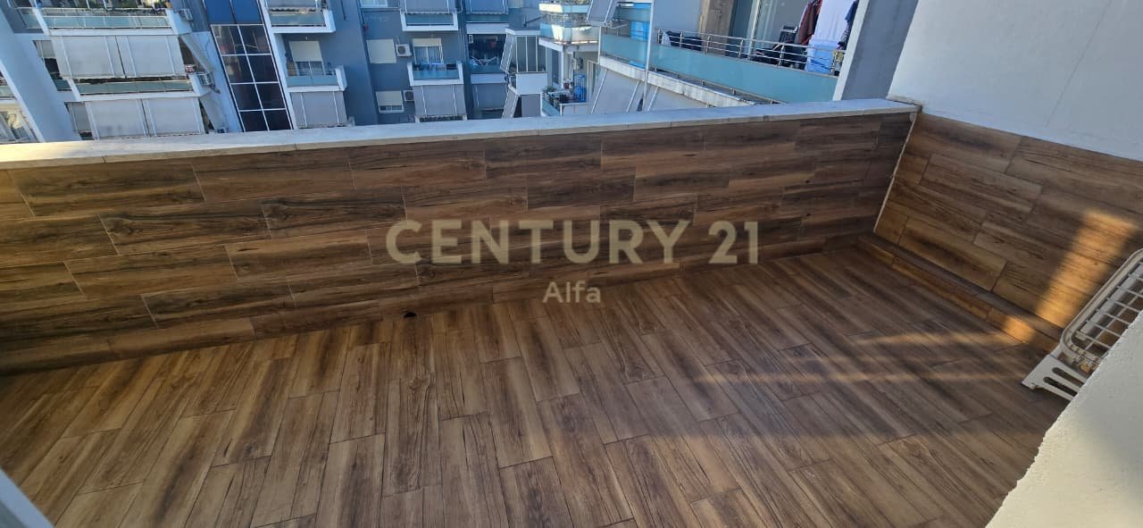 Apartament me qira 3+1+3 + nje post parkimi pranë Kompleksit Delijorgji