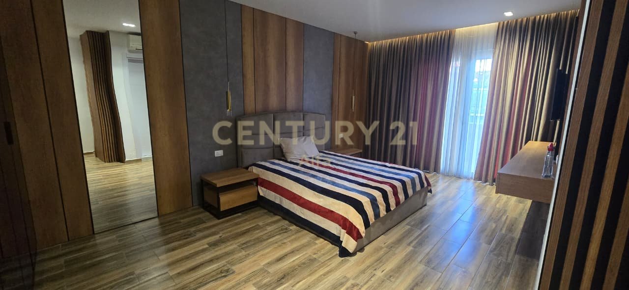 Apartament me qira 3+1+3 + nje post parkimi pranë Kompleksit Delijorgji