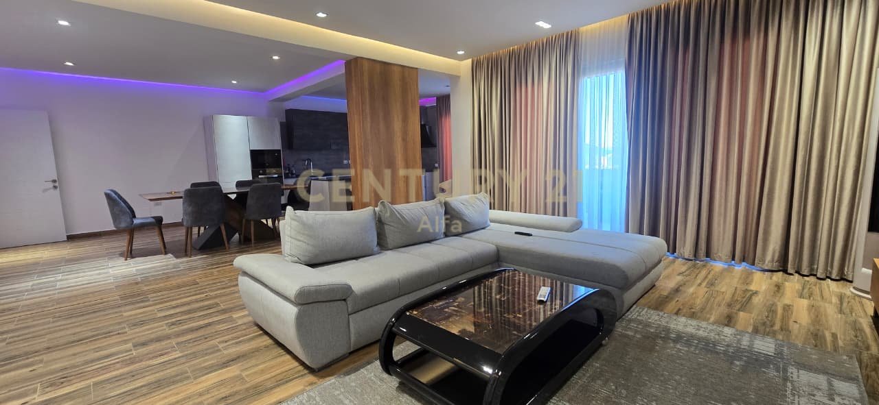 Apartament me qira 3+1+3 + nje post parkimi pranë Kompleksit Delijorgji