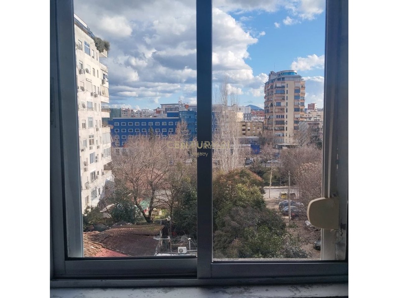 ULET CMIMI‼️
SHESIM, APARTMENT NE PAZARI I RI ‼️150,000 €