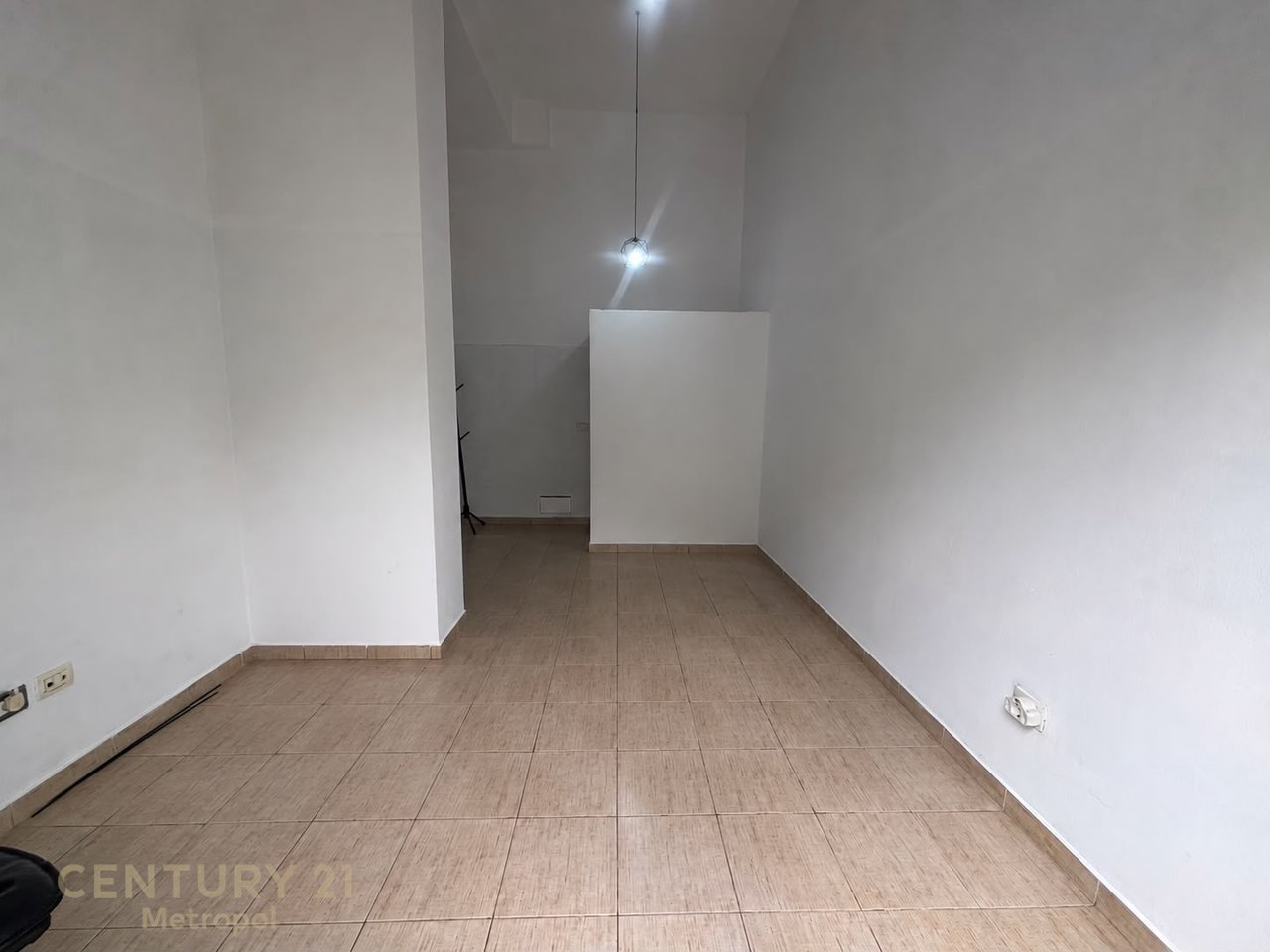 AMBIENT BIZNESI ME QIRA – RRUGA BUDI