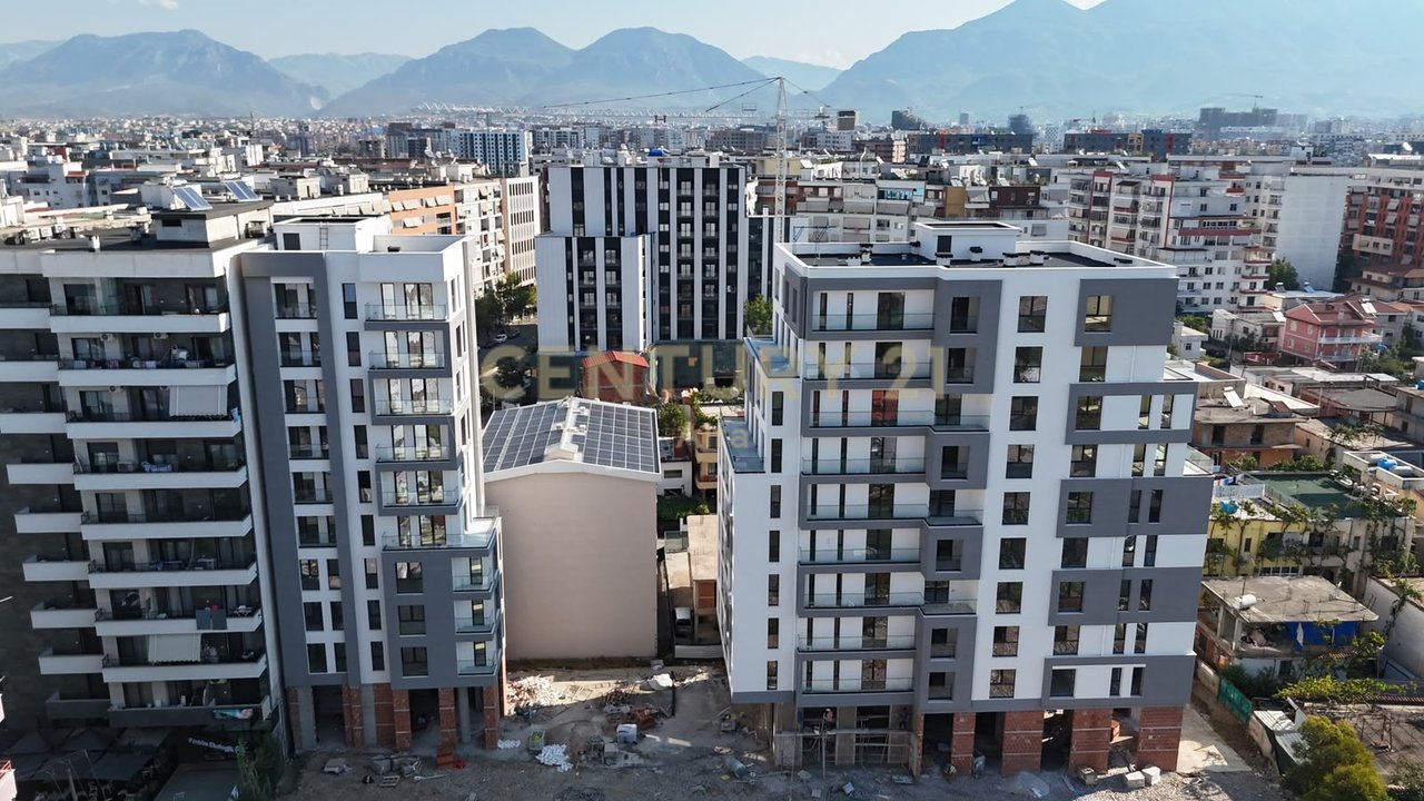 SHITET APARTAMENT 2+1+2 ME VERANDË – ASTIR!