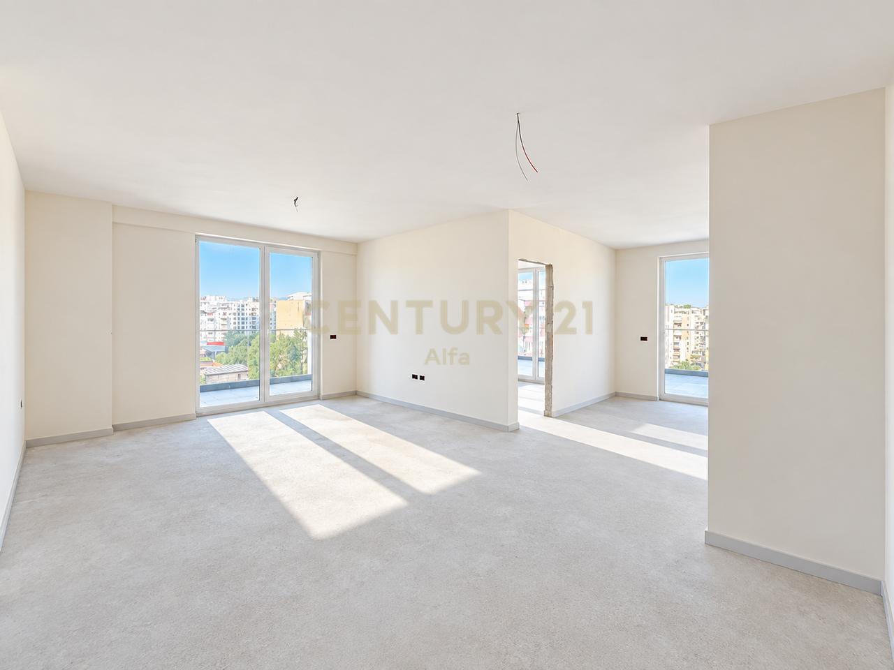 SHITET APARTAMENT 2+1+2 ME VERANDË – ASTIR!