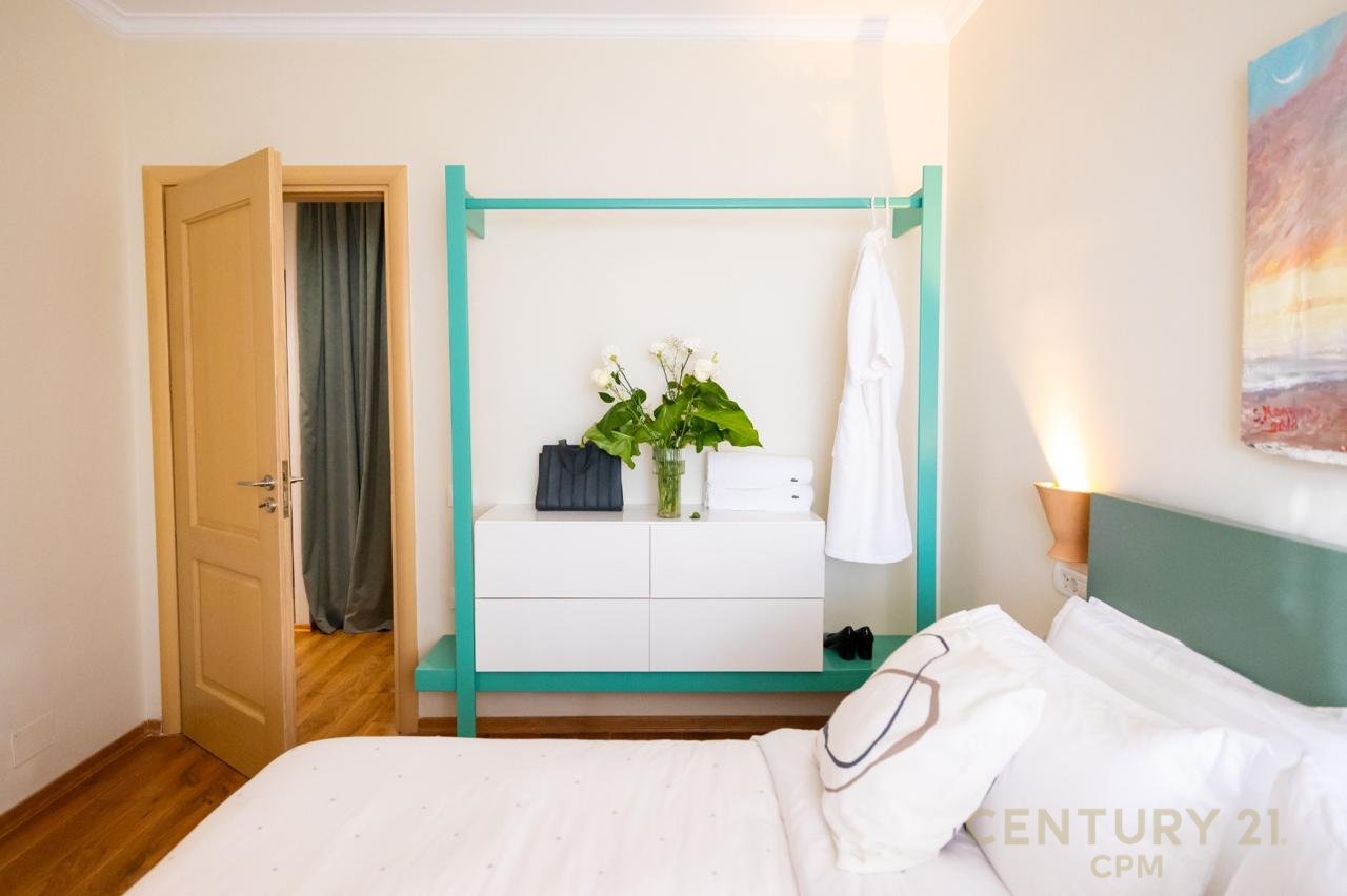 Shitet apartament me pamje nga deti ne Vlore