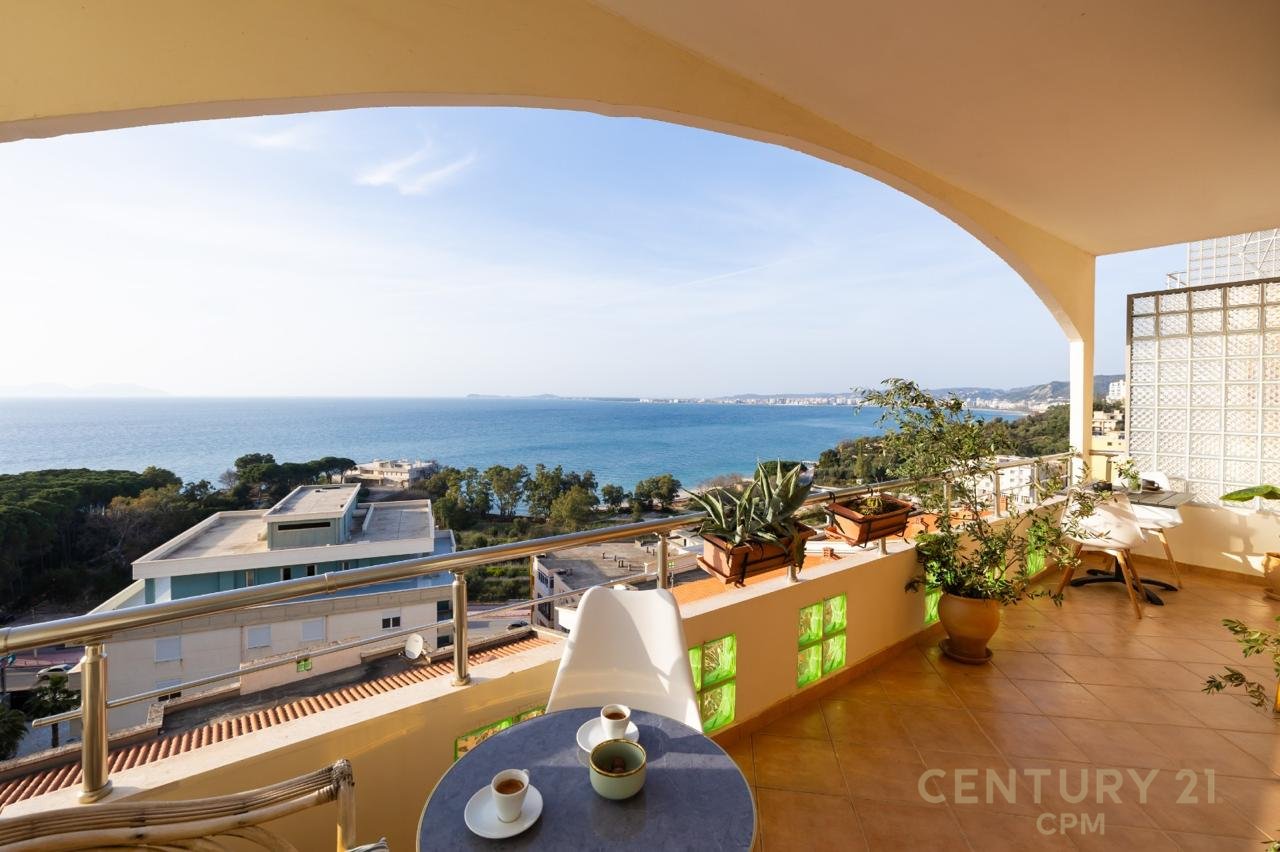 Shitet apartament me pamje nga deti ne Vlore