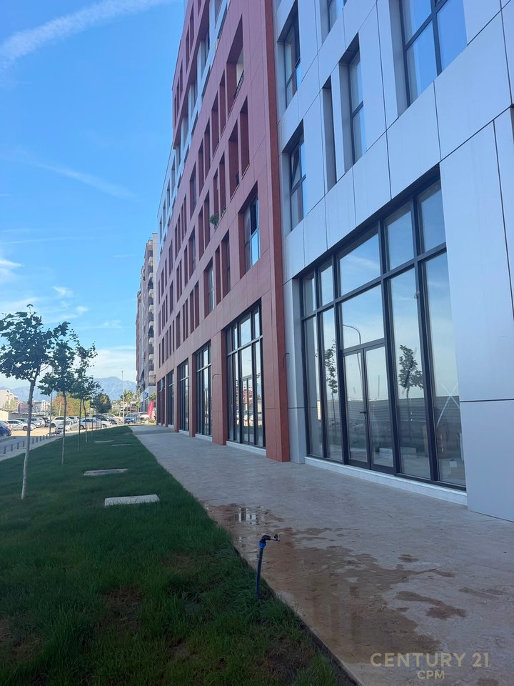 Urban Gate, shop for sale – Astir