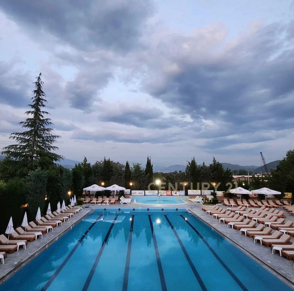 Resort in Vendita a Vaqarr (Piscina &amp; Sala Eventi)