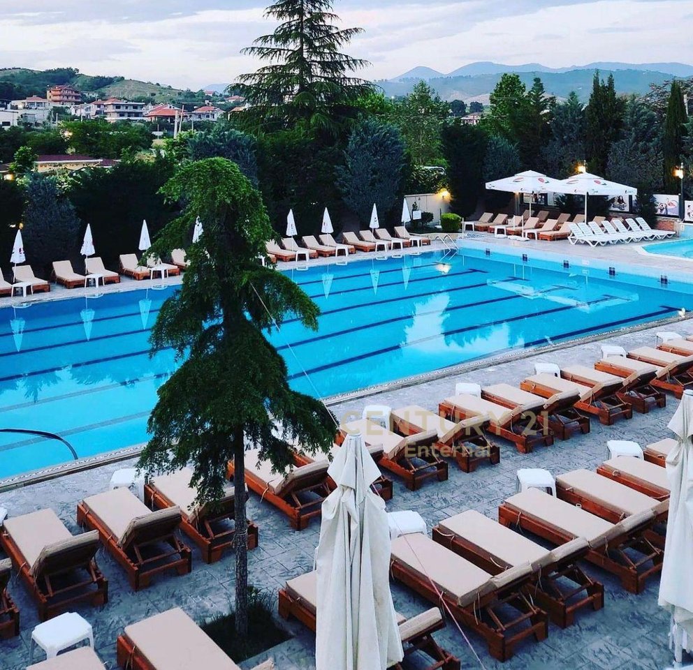 Resort in Vendita a Vaqarr (Piscina &amp; Sala Eventi)