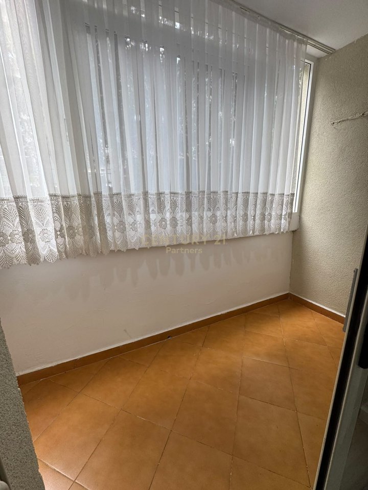 VENDIAMO APPARTAMENTO 1+1 VICINO ALLA SCUOLA UNITA!