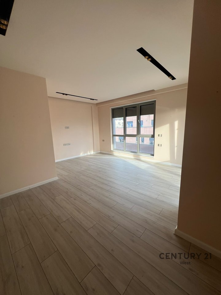 Locale per uffici in affitto – 2+1+2, Vicino al Centro