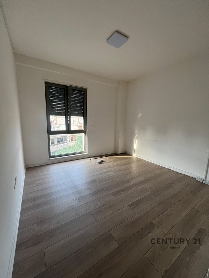 Locale per ufficio in affitto – 2+1+2, Vicino al Centro