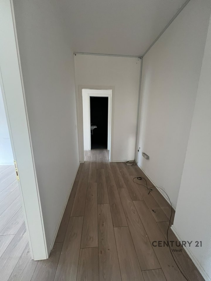 Locale per ufficio in affitto – 2+1+2, Vicino al Centro