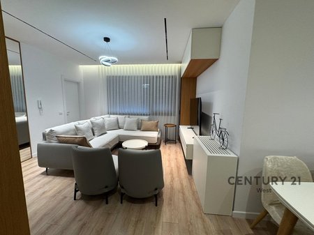Shitet Apartament 2+1+2 Tek Xheluksi + Post Parkimi