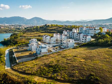 4-STOREY VILLA FOR SALE – FARKA E VOGËL | LAKE VIEW