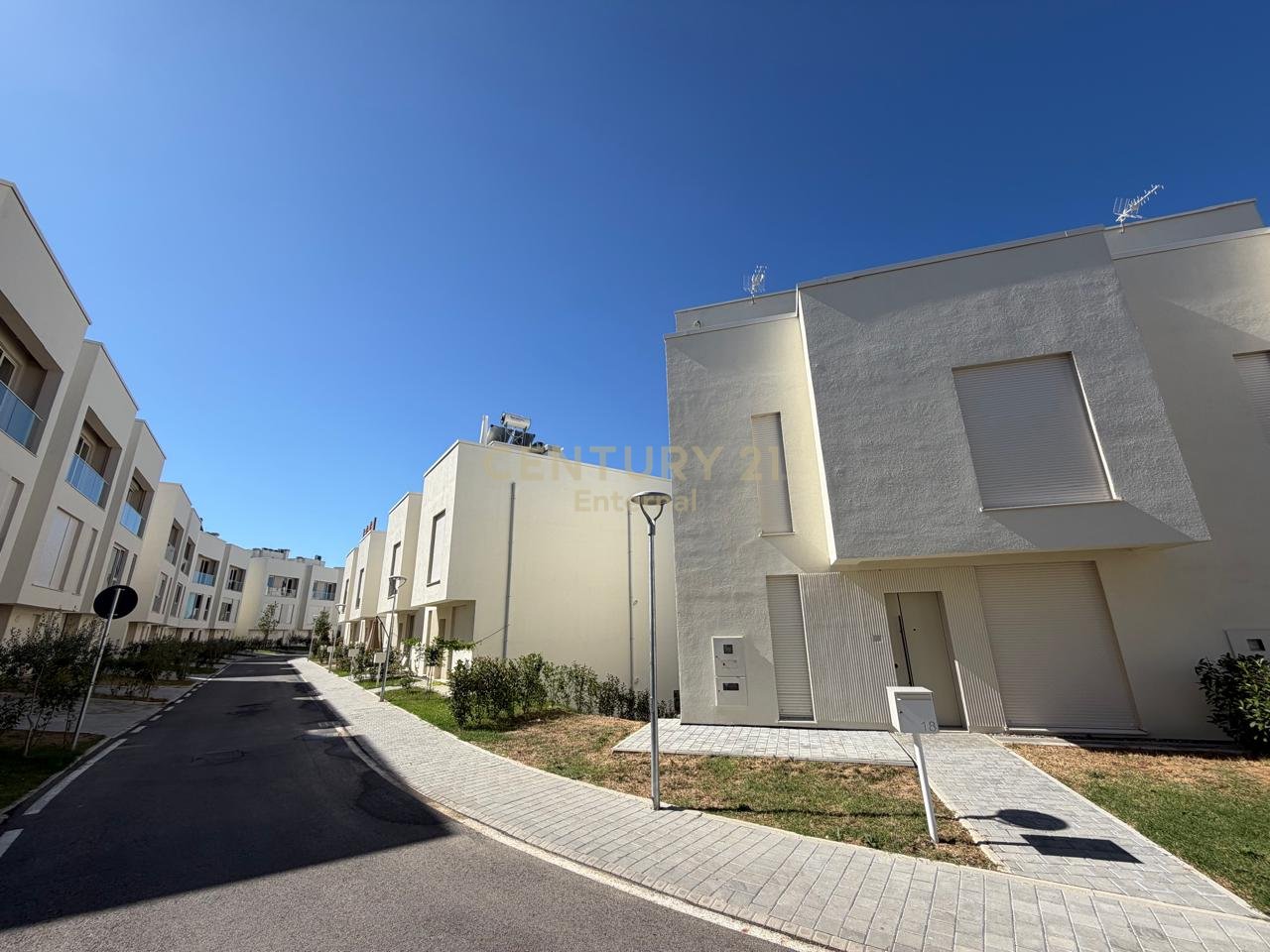 VILLA IN AFFITTO – RESIDENZA ABA