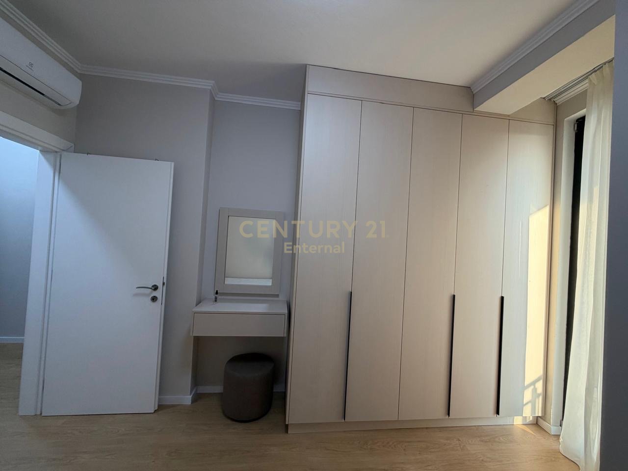 Appartamento 2+1 in Affitto in Via Mine Peza, Tirana - 1000€ | 93.7 m²