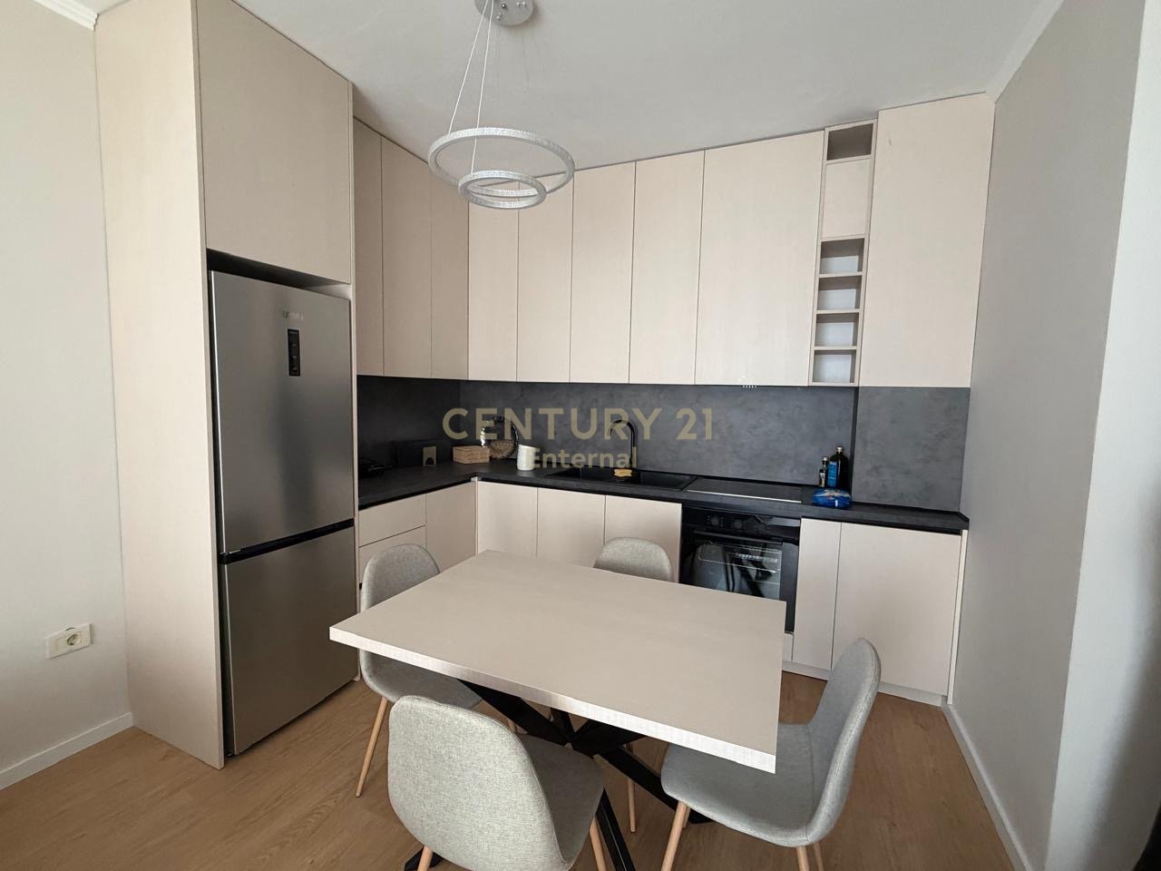 Appartamento 2+1 in Affitto in Via Mine Peza, Tirana - 1000€ | 93.7 m²