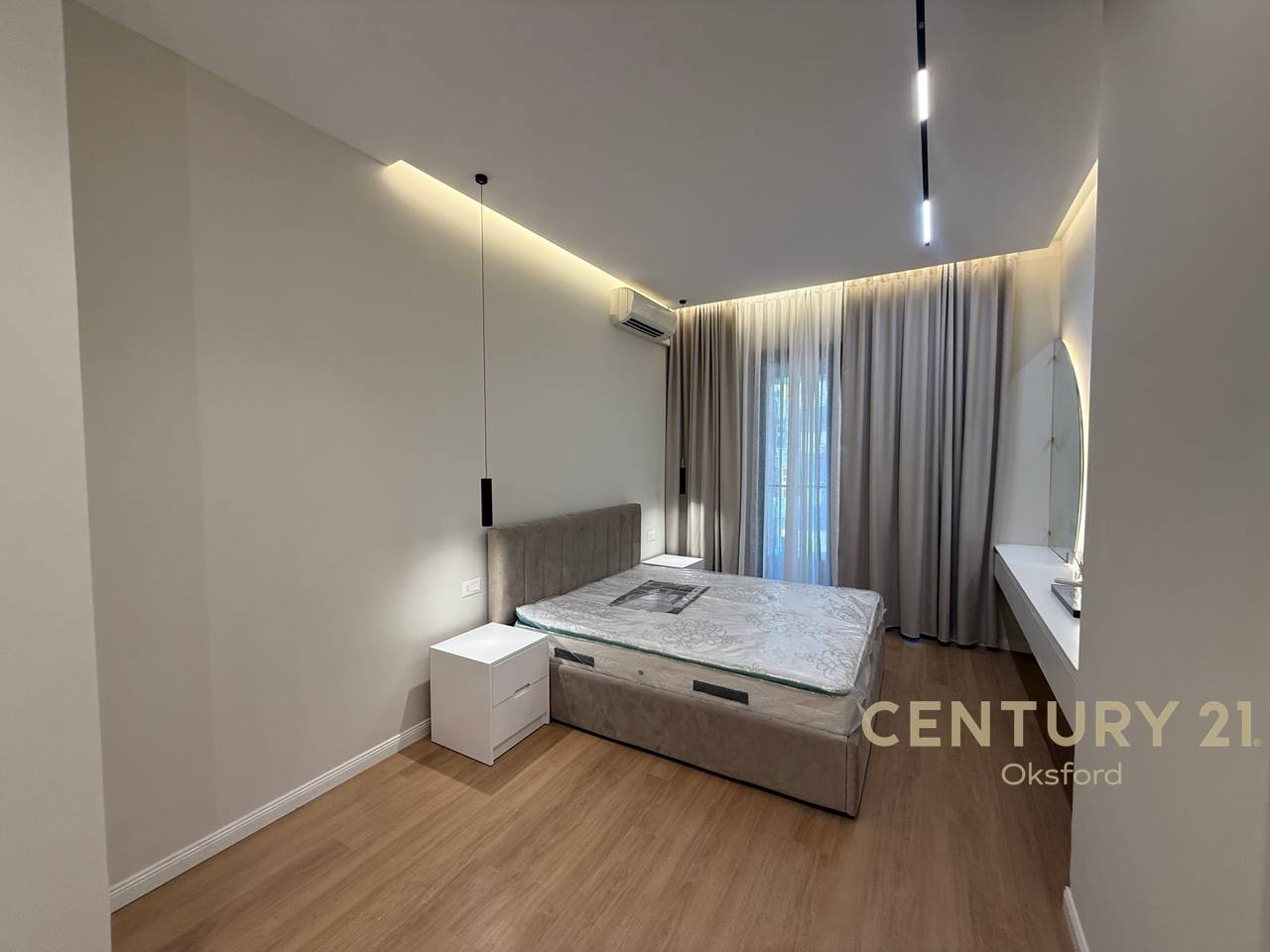 Jepet me Qira Apartament Modern 1+1,në Kompleksin “Square 21”, tek Rruga e Kavajes!