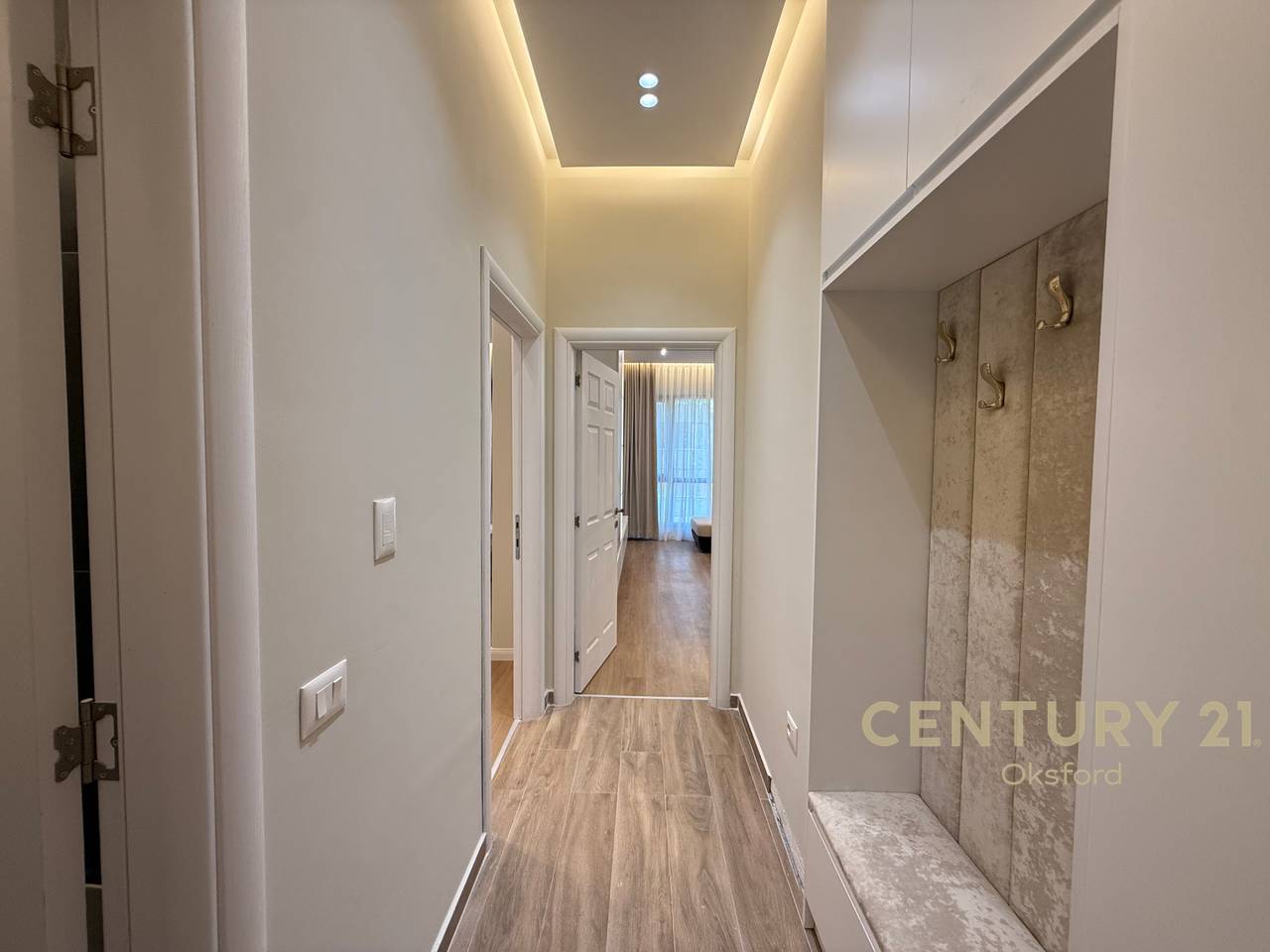 Jepet me Qira Apartament Modern 1+1,në Kompleksin “Square 21”, tek Rruga e Kavajes!