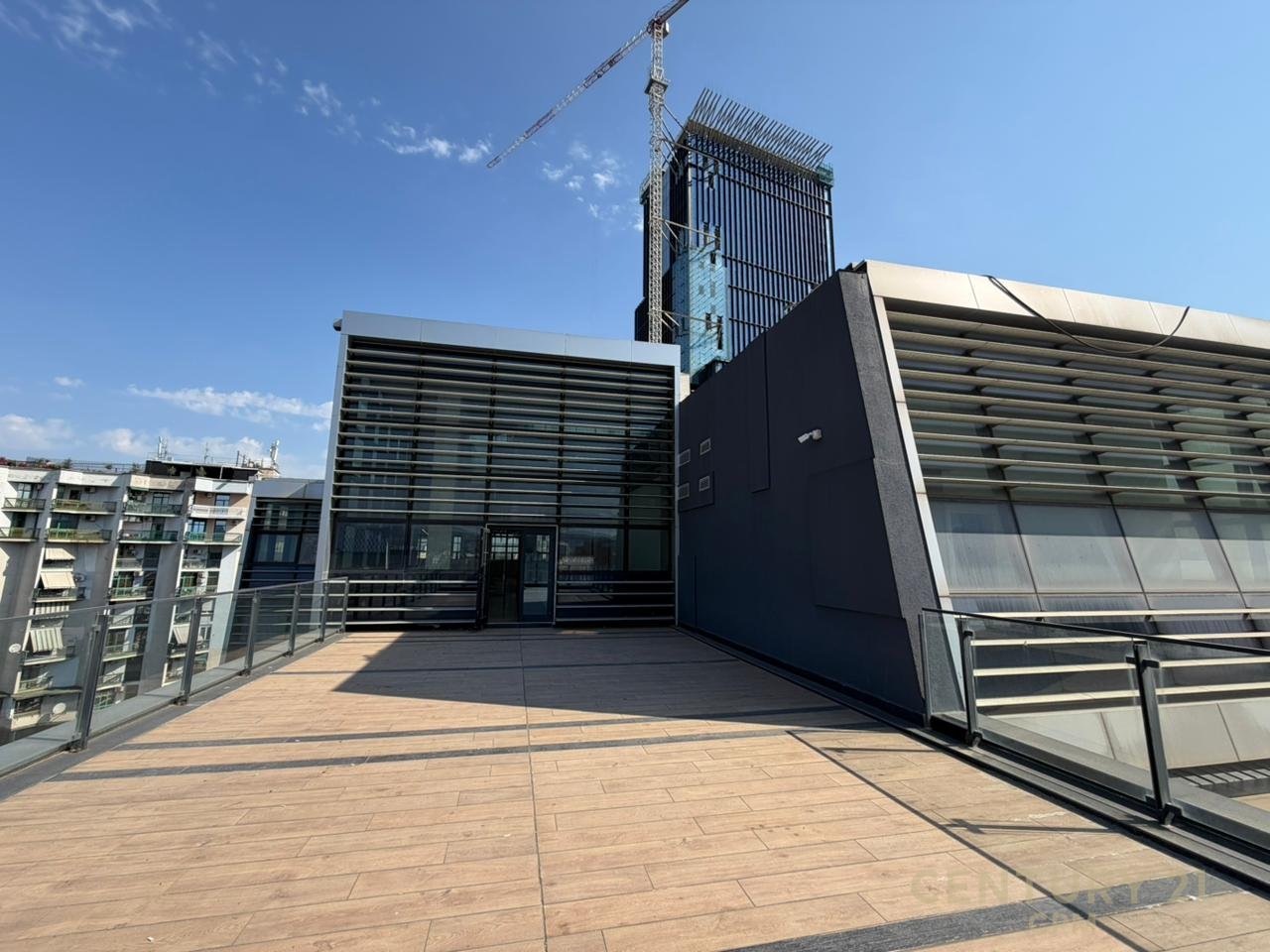 Jepet Per Qira Kati i nje Godine Prestigjoze  + 4 poste parkimi, Rruga e Kavajës, Tirana - 25,000€ | 921.81 m²
