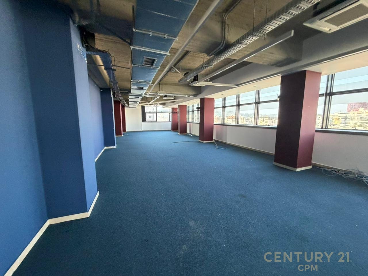 Jepet Per Qira Kati i nje Godine Prestigjoze  + 4 poste parkimi, Rruga e Kavajës, Tirana - 25,000€ | 921.81 m²