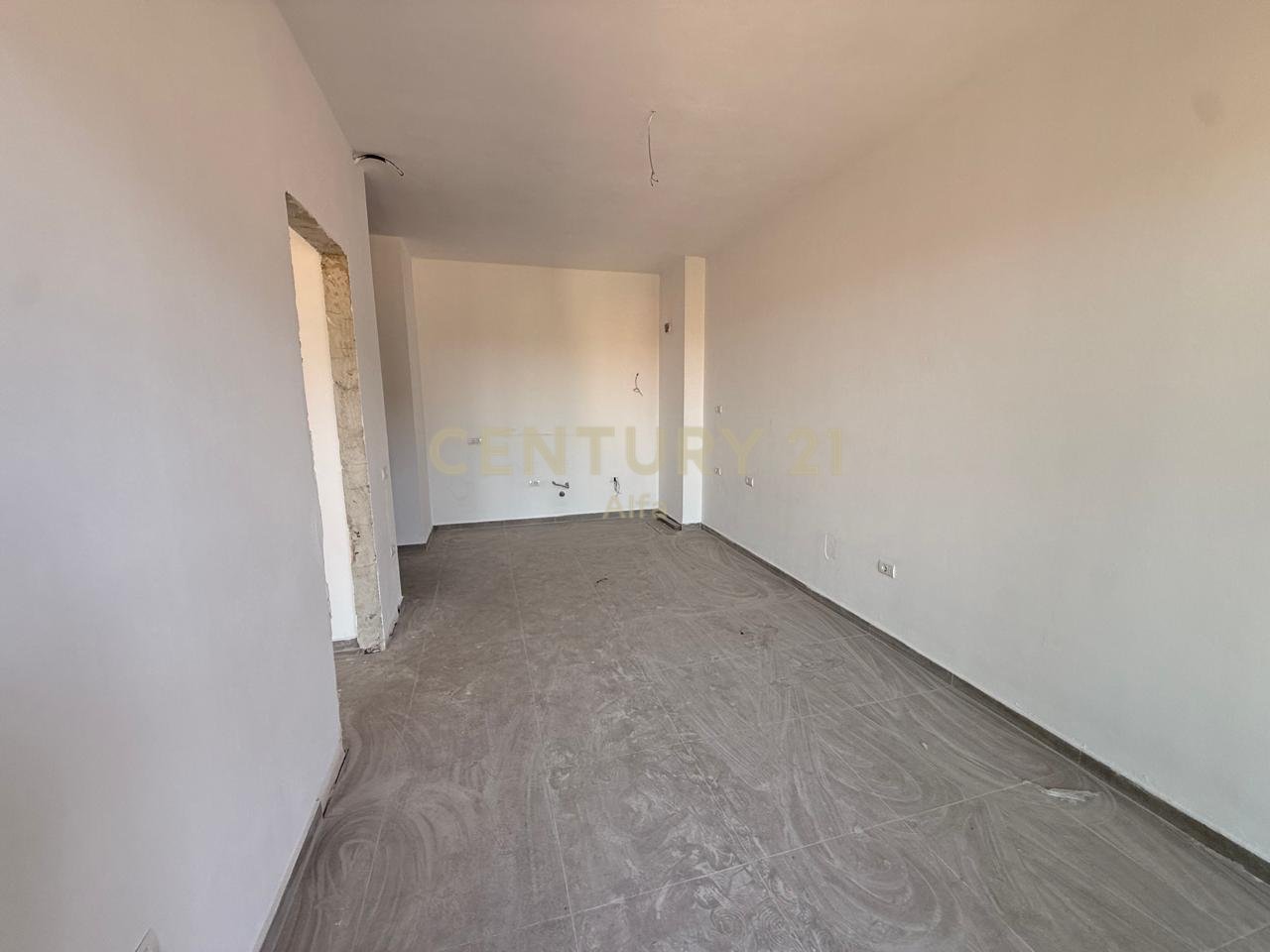SHITET APARTAMENT 1+1 PRANË ISH-PARKUT !