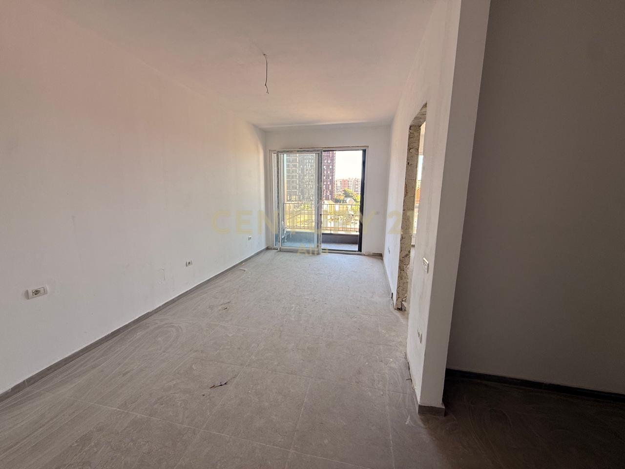 SHITET APARTAMENT 1+1 PRANË ISH-PARKUT !