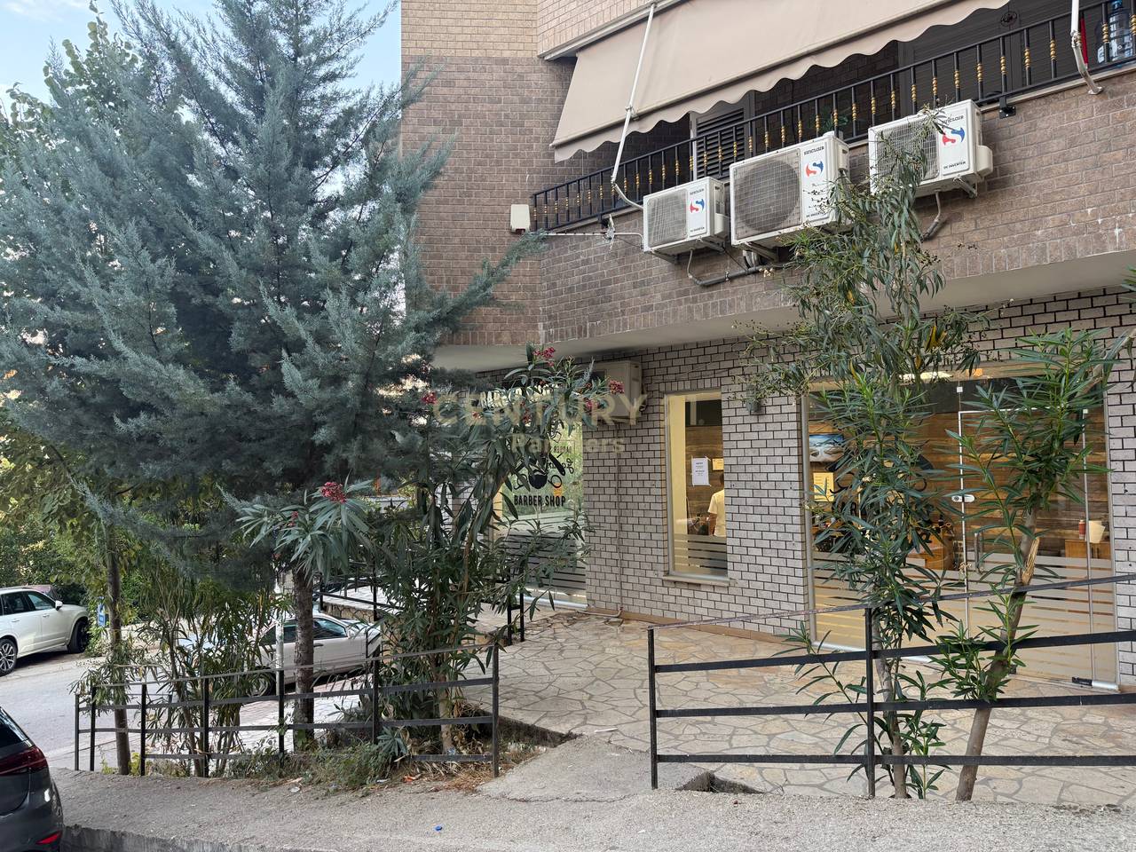 SHITET NJËSI KOMERCIALE – KAT 0 | BUZË RRUGE KRYESORE | PAMJE NGA LIQENI I THATË