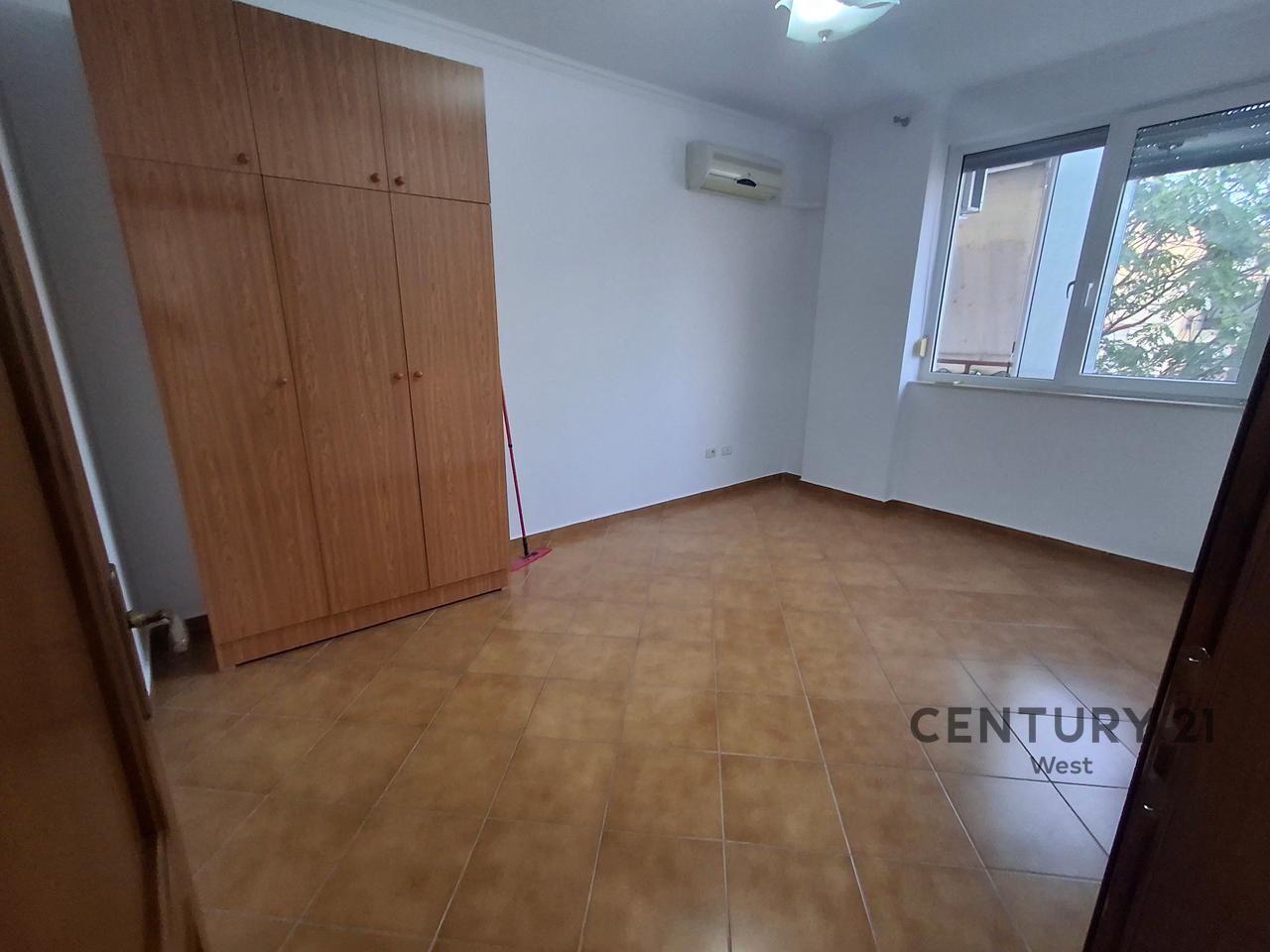 For Rent Apartment 2+1 – Commune of Paris, beginning of Rrapo Hekali Street