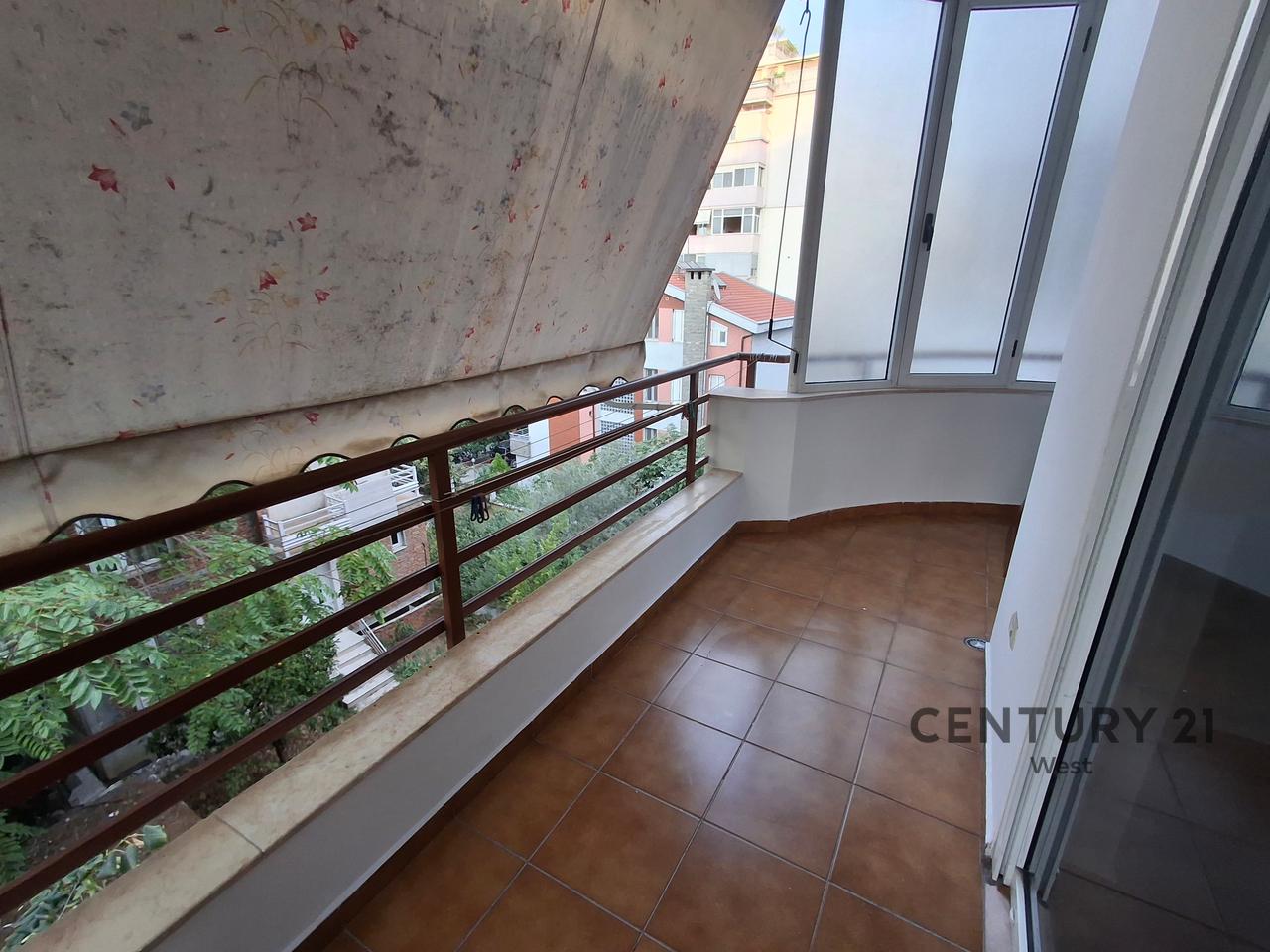 For Rent Apartment 2+1 – Commune of Paris, beginning of Rrapo Hekali Street