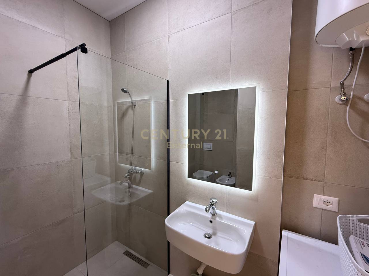 Apartament 1+1 Me Qira në Bulevardin e Ri, Tiranë - 770€ | 65 m²