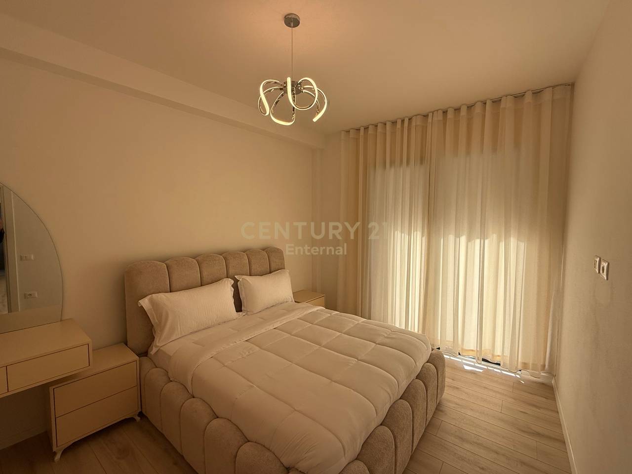 Apartament 1+1 Me Qira në Bulevardin e Ri, Tiranë - 770€ | 65 m²