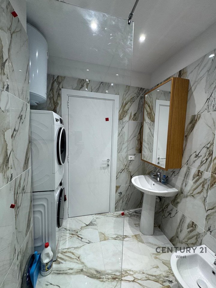 Shitet Apartament 2+1+2+ Post Parkimi, "Xhelux" Residence
