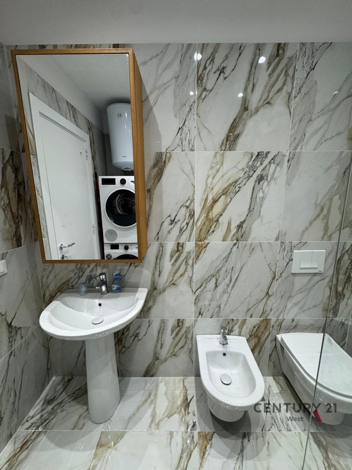 Shitet Apartament 2+1+2+ Post Parkimi, "Xhelux" Residence