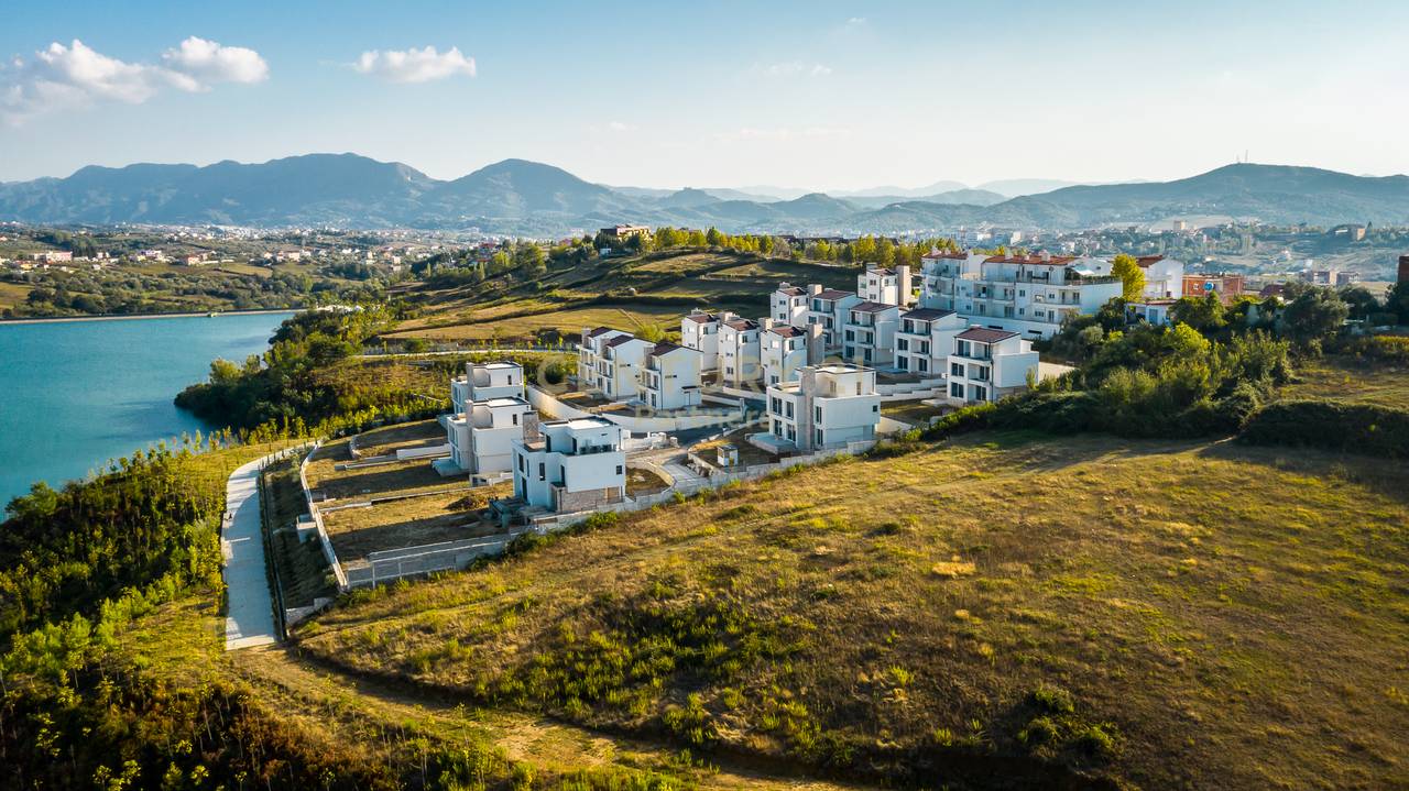 4-STOREY VILLA FOR SALE – FARKA E VOGËL | LAKE VIEW