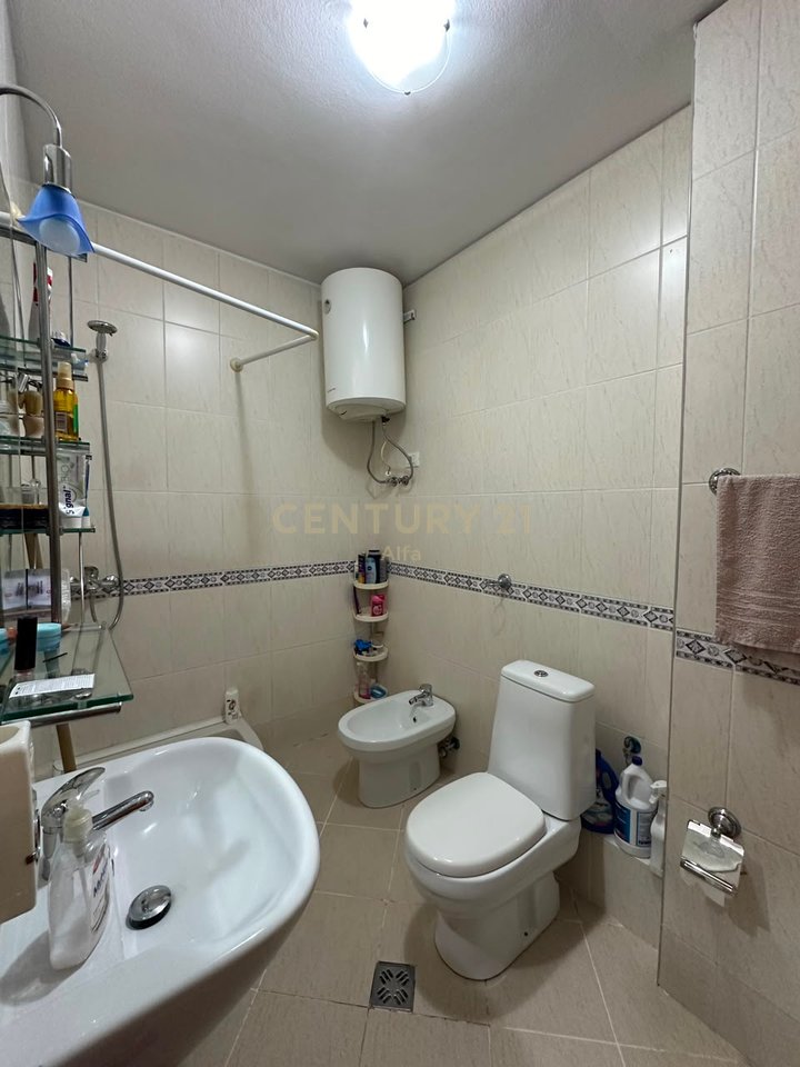 Apartament 2+1 per Shitje tek Komuna e Parisit!