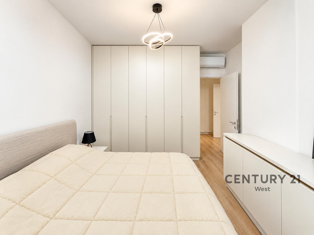 Shitet Apartament 2+1+2+ Post Parkimi, "Xhelux" Residence