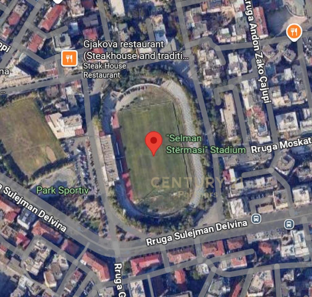 COMMERCIAL UNIT FOR SALE WITH HIGH DEVELOPMENT POTENTIAL, DINAMO STADIUM