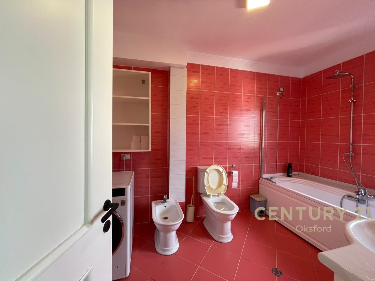 VICINO A SELVIS IN VIA SIRI KODRA, VENDITA DI 2 APPARTAMENTI 3+1+2 E APPARTAMENTO 1+1