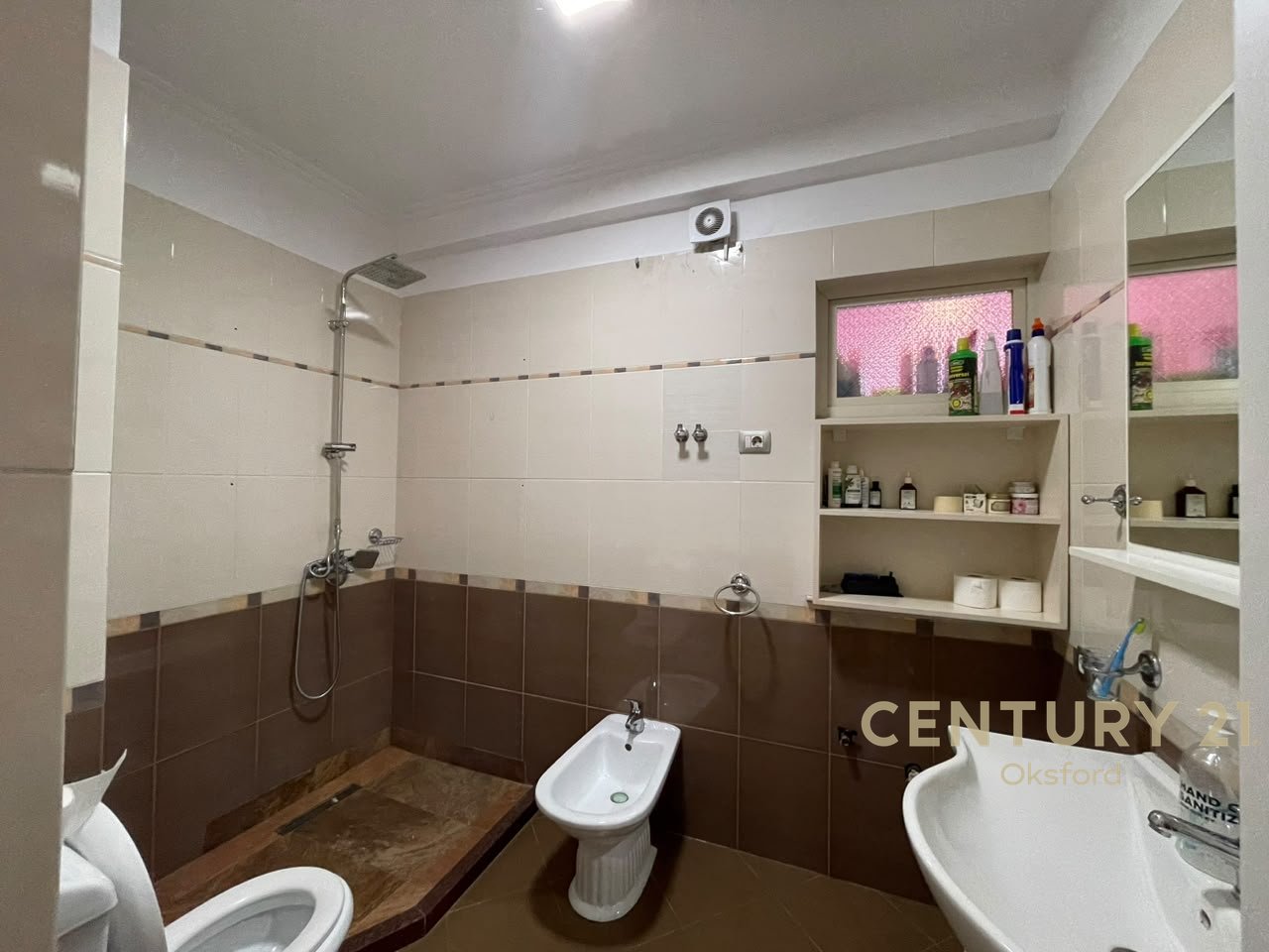 VICINO A SELVIS IN VIA SIRI KODRA, VENDITA DI 2 APPARTAMENTI 3+1+2 E APPARTAMENTO 1+1