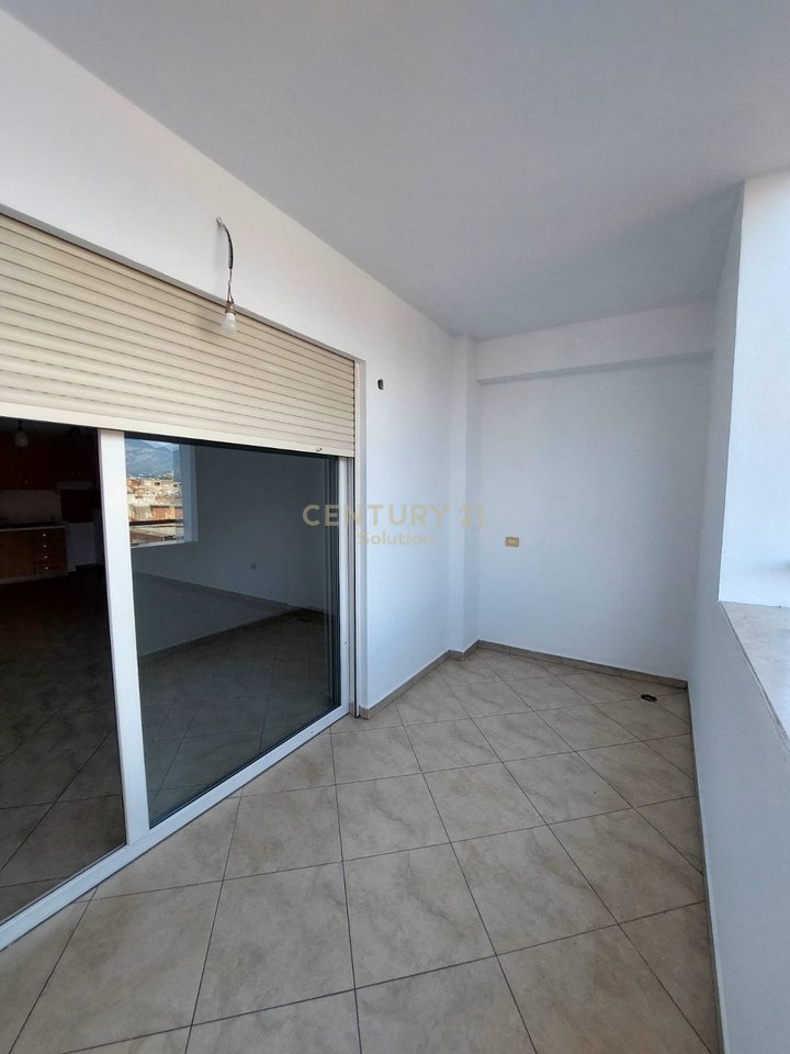 AFFITTASI APPARTAMENTO 2+1+2 POSTI AUTO VICINO ALLA STRADA BARIKADAVE !