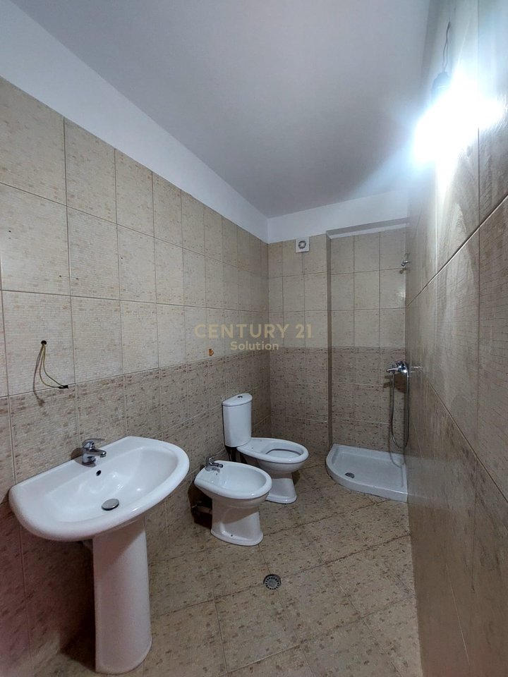 AFFITTASI APPARTAMENTO 2+1+2 POSTI AUTO VICINO ALLA STRADA BARIKADAVE !