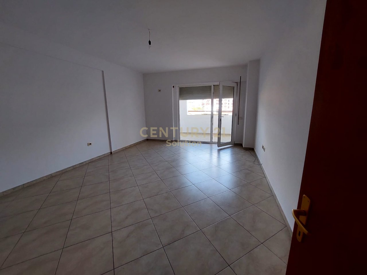 AFFITTASI APPARTAMENTO 2+1+2 POSTI AUTO VICINO ALLA STRADA BARIKADAVE !