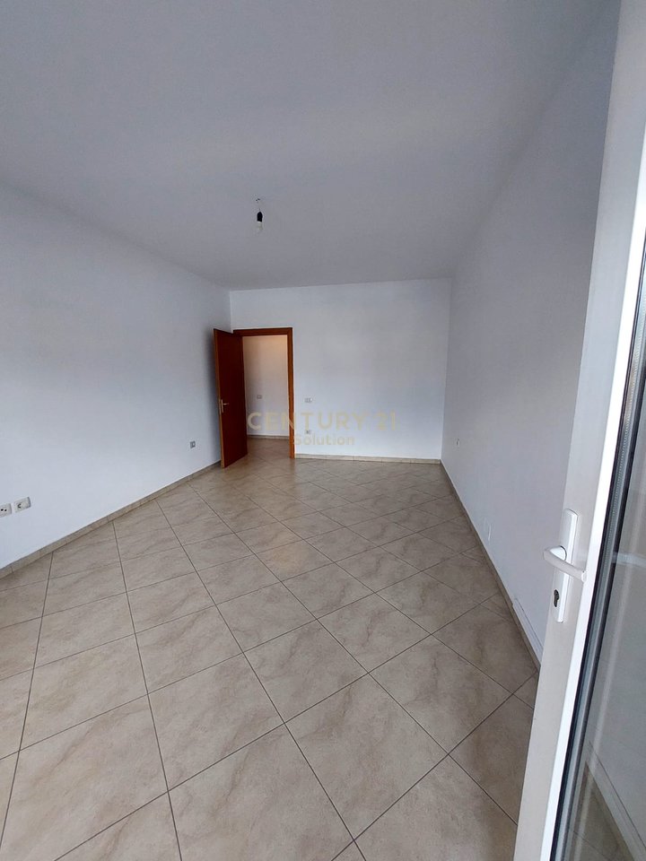 AFFITTASI APPARTAMENTO 2+1+2 POSTI AUTO VICINO ALLA STRADA BARIKADAVE !