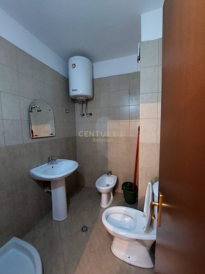 AFFITTASI APPARTAMENTO 2+1+2 POSTI AUTO VICINO ALLA STRADA BARIKADAVE !